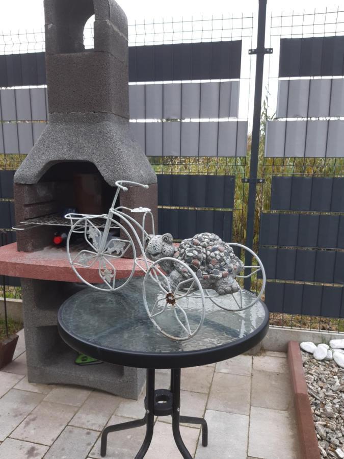 Maly Apartamencik Teo Ревал Екстериор снимка